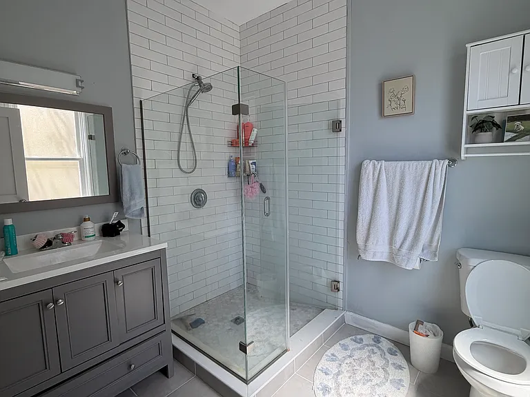 562 E 7th St #2 — Photo 15