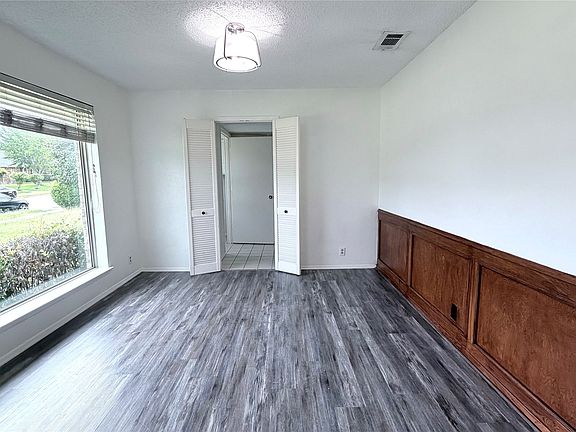 3rd image of 1521 Leicester St