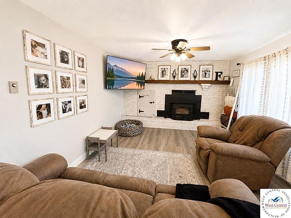 3rd image of 306 W 6th St