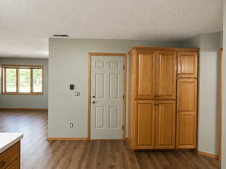1228 Balsam Ct — Photo 5