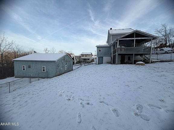 4th image of 713 N 8th Ave