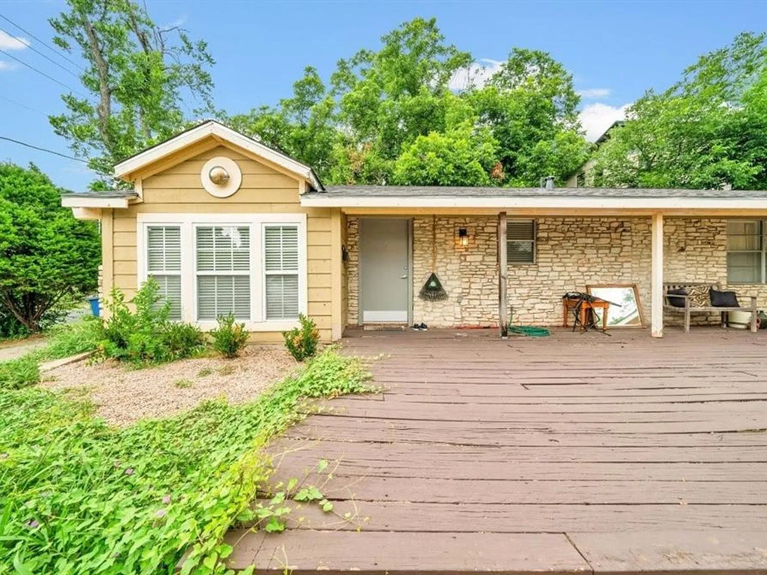 Walking distance to Zilker Park 2/2 with back yard - 1104 Kinney Ave #A — Photo 4