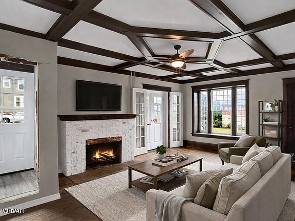 4th image of 2359 Riverside Dr S