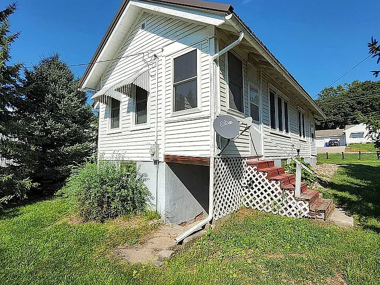 706 N Walnut St