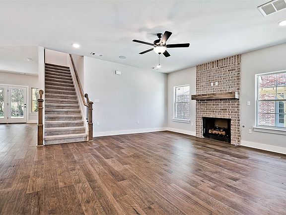 3rd image of 122 N Hawkstone Dr