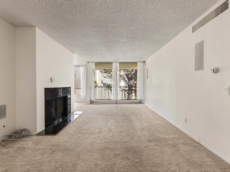 1340 S Beverly Glen Blvd #202 — Photo 4