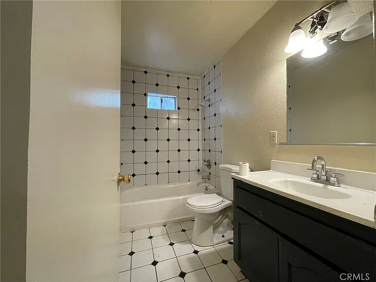 1349 Walnut Ave — Photo 9