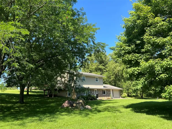 2724 Hiatt Apple Rd, Peru, IA 50222