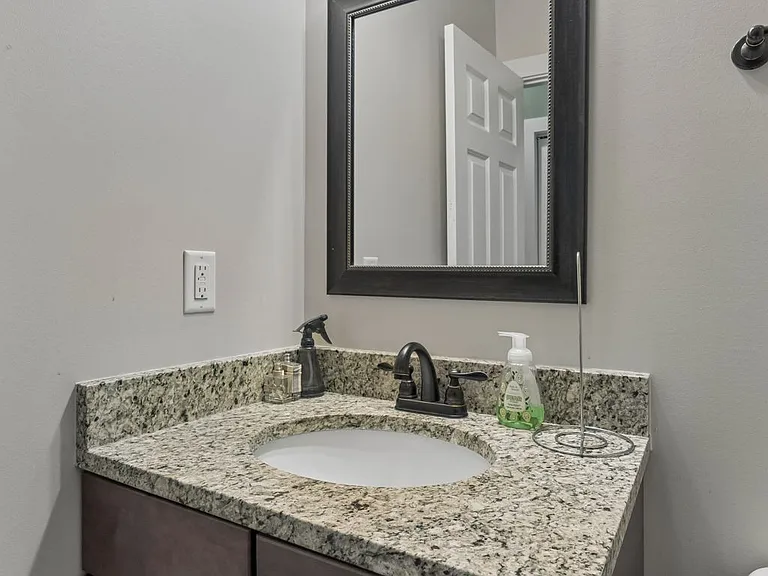 22 Twin Oaks Dr — Photo 9