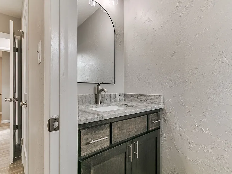 202 Thompson Dr — Photo 18