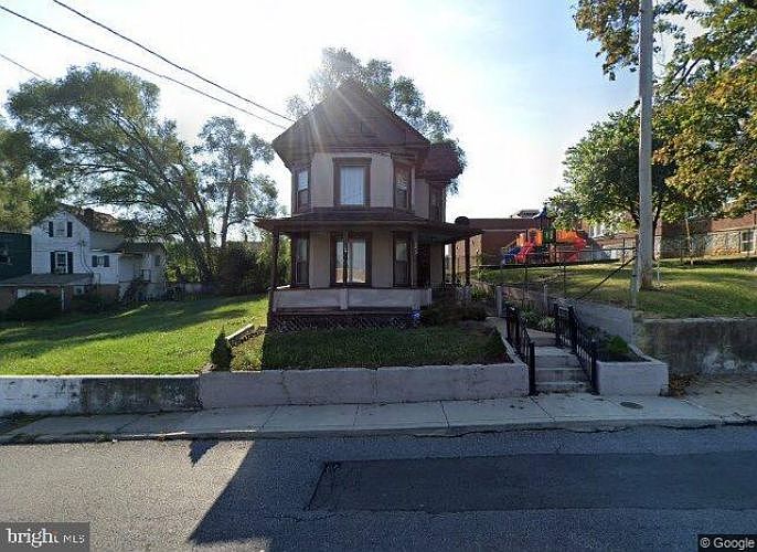 2nd image of 636 Winchester Ave