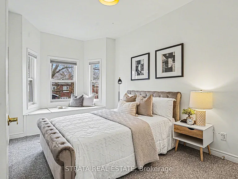 423 Manor Rd E — Photo 18