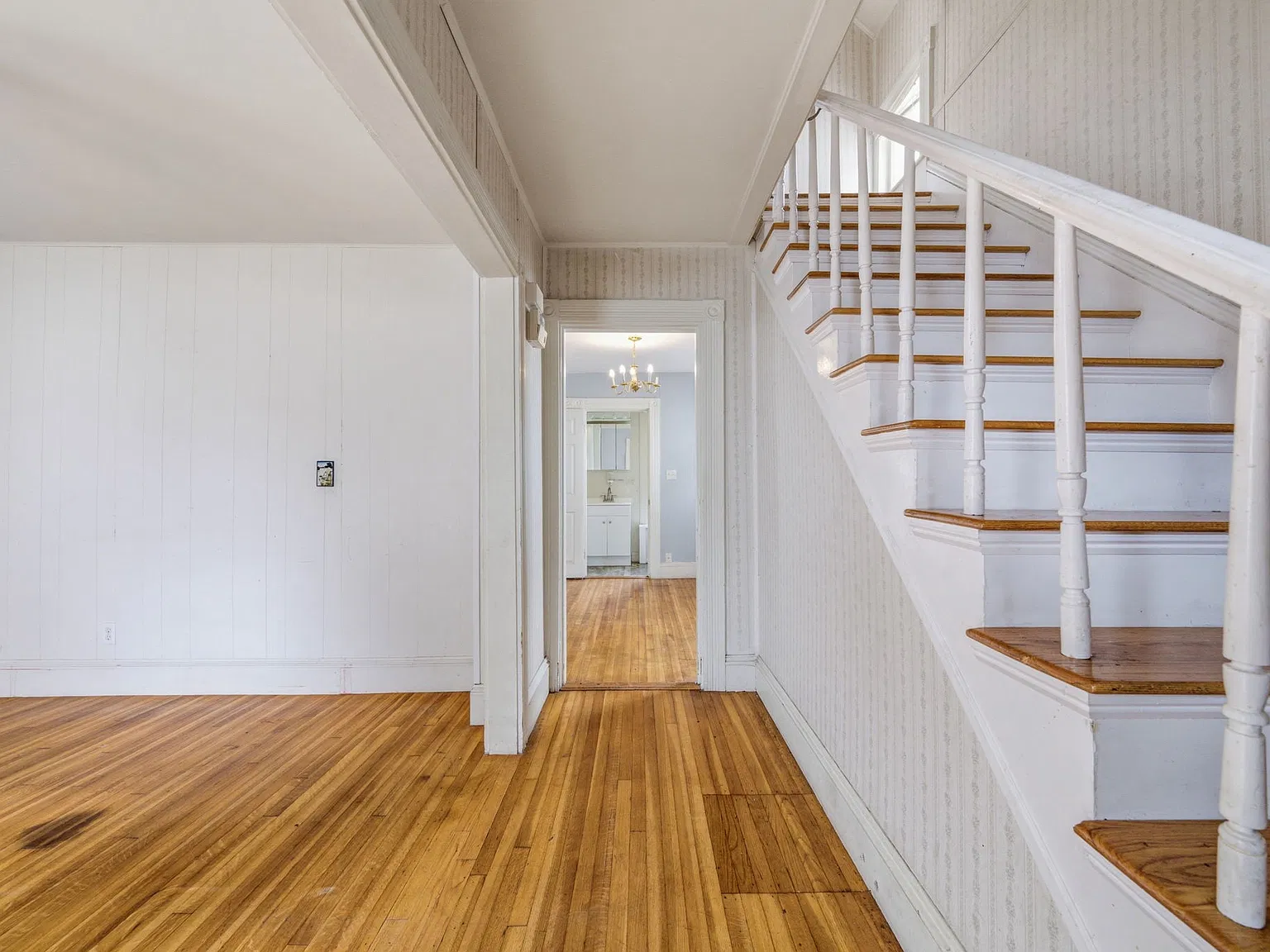 3 bed, 1.5 bath, 1409 sqft, $3,300 — Photo 3