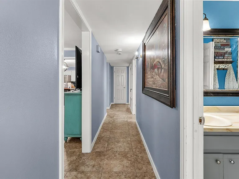135 Navajo Cir — Photo 18