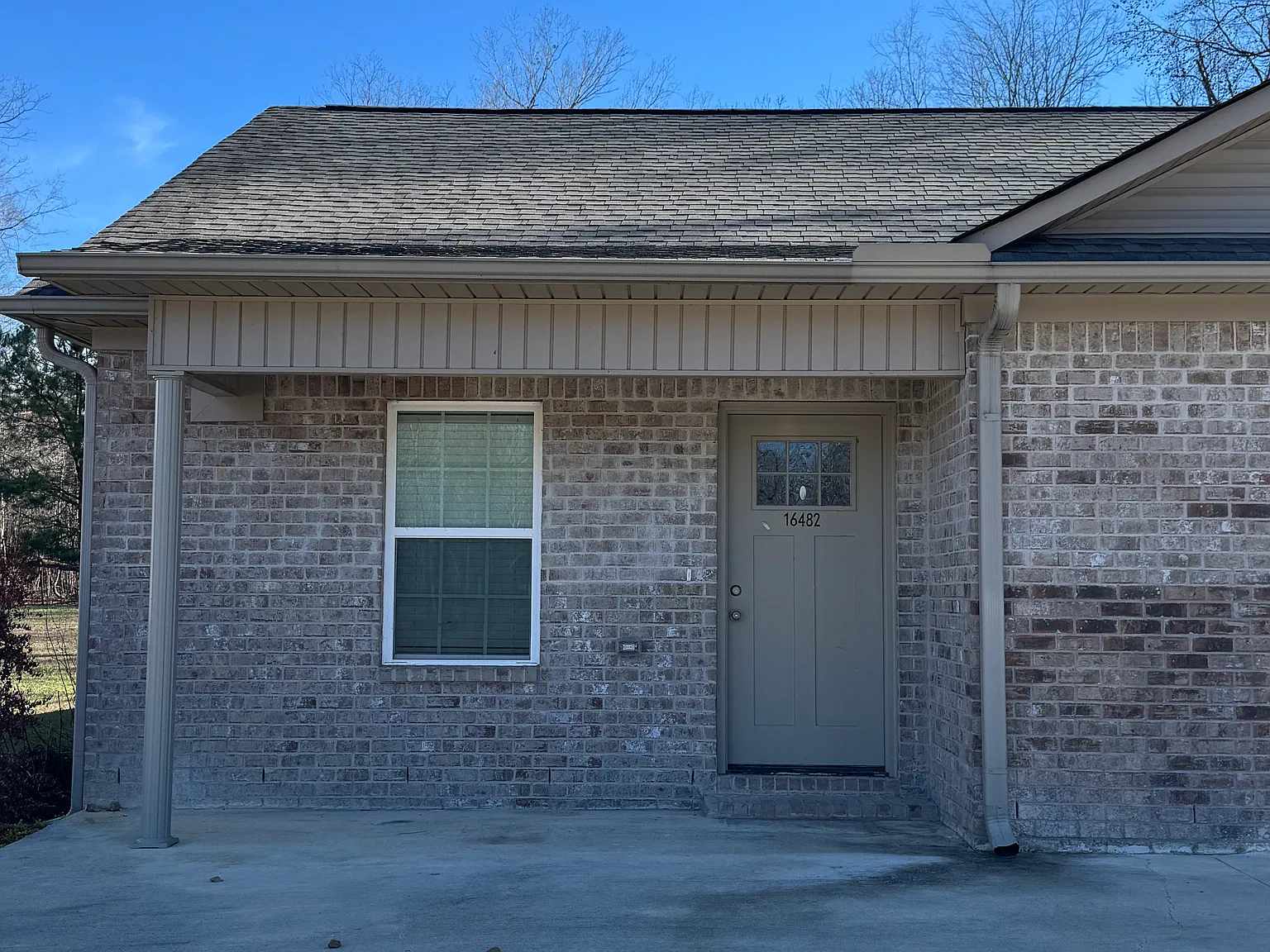 2 bed, 1050 sqft, $1,300 — Photo 2