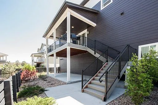 back yard (upper/lower deck)