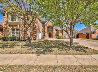 106 Heneretta Dr, Hurst, TX 76054