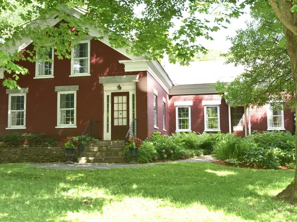327 Browns Trace Rd, Jericho, VT 05465