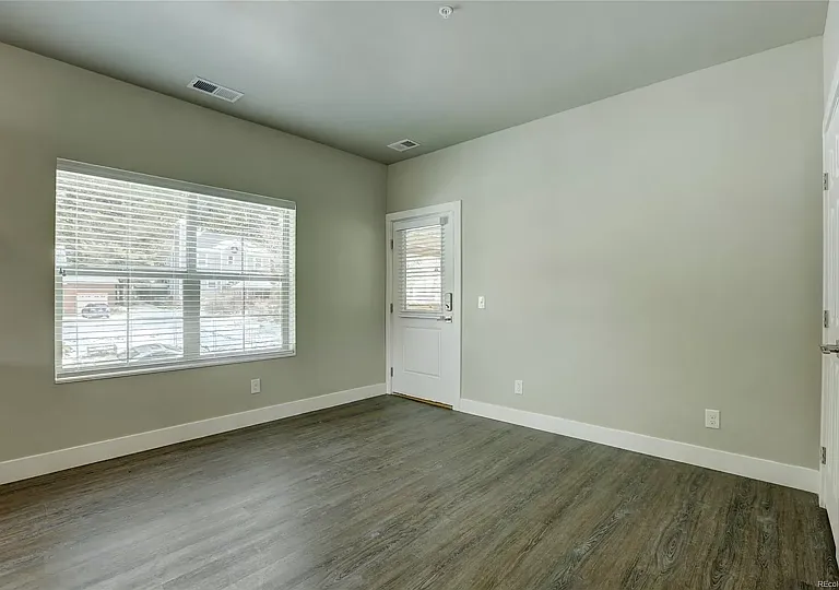 1399 Griffith St #6 — Photo 2