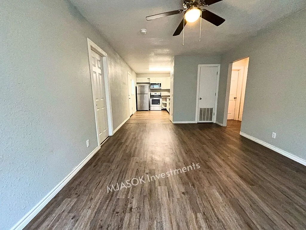 3 bed, 2.0 bath, 1128 sqft, $925 — Photo 2