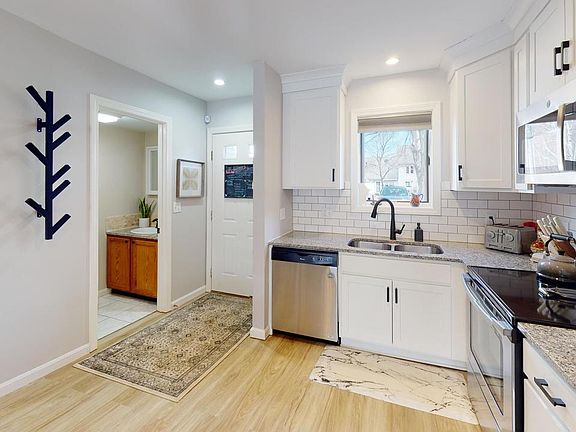 5th image of 826 Ohio St APT 17