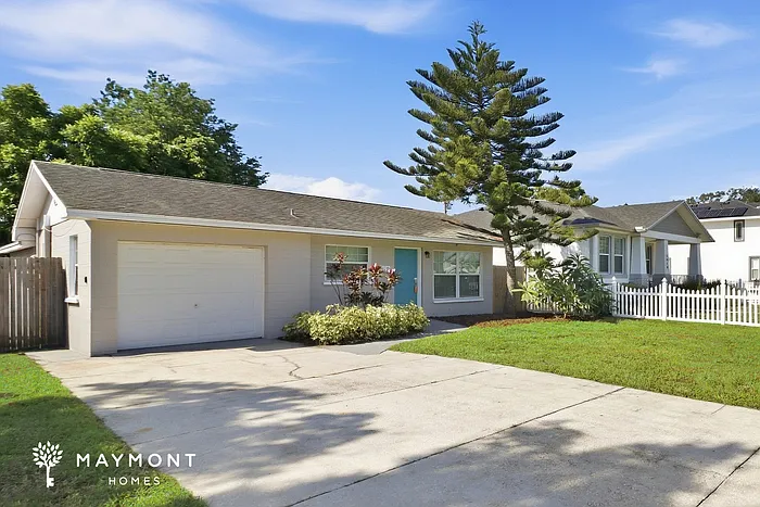 3 bed, 2.0 bath, 1321 sqft, $2,395 — Photo 2