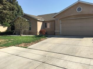 13785 3rd St, Parlier, CA 93648