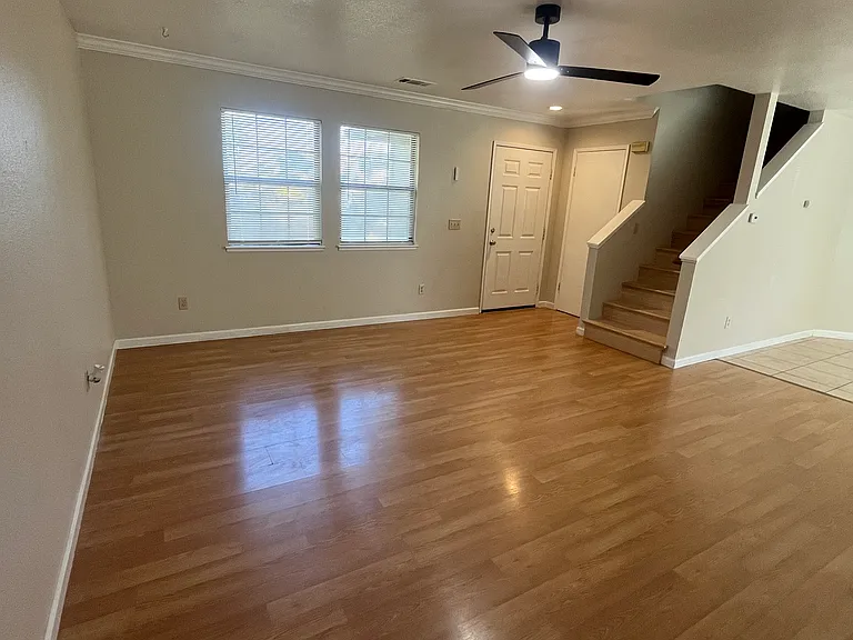 422 Ravenwood Ct — Photo 8