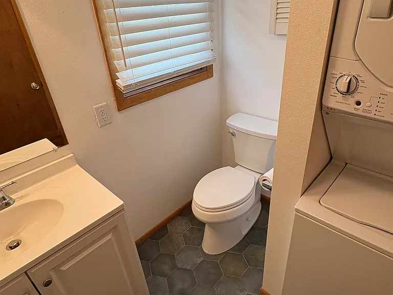 618 E Myrtle St #B — Photo 5