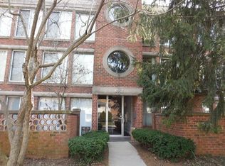 8050 Arbor Ln APT 303, Northfield, IL