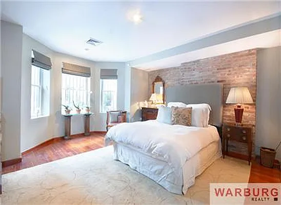 Sold by Warburg | media 30