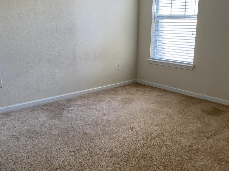 1049 N Black Cherry Dr — Photo 21