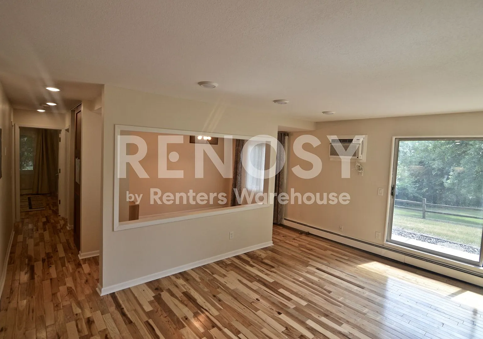 Beautiful 2B/2BA Condo Located in Robbinsdale with Lakeview. — Photo 4