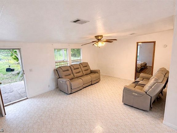 3rd image of 765 S Trebol St