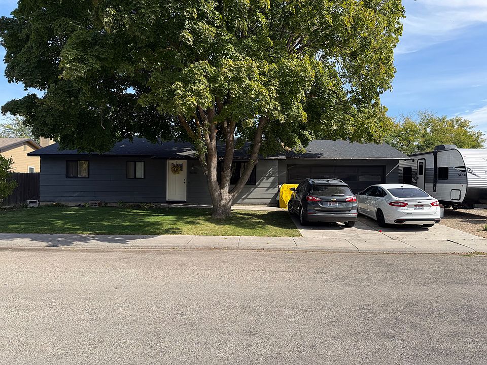 1st image of 3070 N Tattenham Ave