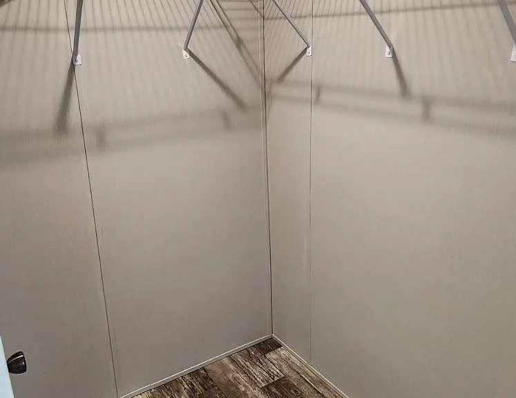 Main bedroom walk-in closet
