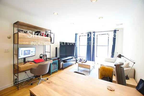 Rented by Street Realty Brokerage LLC | media 3