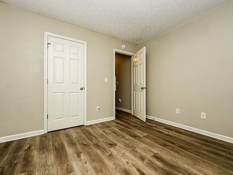 1025 Borrington Ln — Photo 12