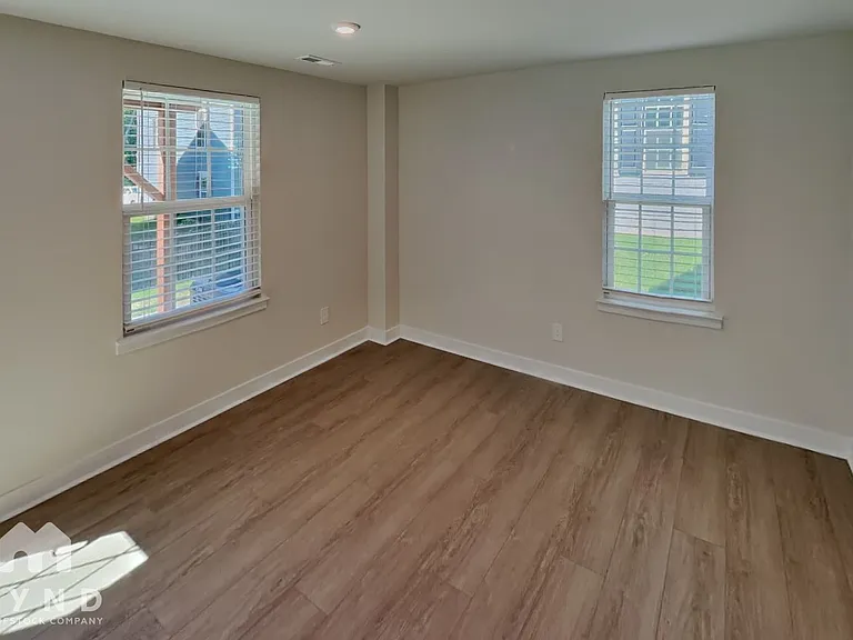 2423 Dr Carver Rd — Photo 2