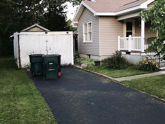 2nd image of 1208 S Luick Ave