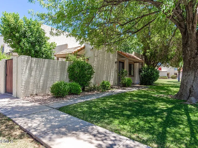 7821 E Valley Vista Dr — Photo 2