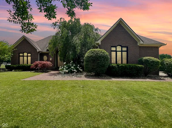 3893 Bent Tree Ln, Greenwood, IN 46143