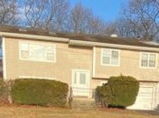 613 Old Town Rd, Port Jefferson Station, NY 11776