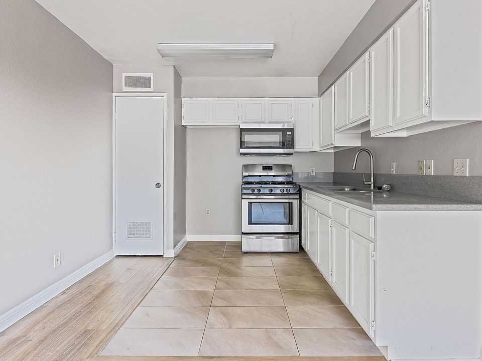 1st image of 820 S St Andrews Pl APT 303