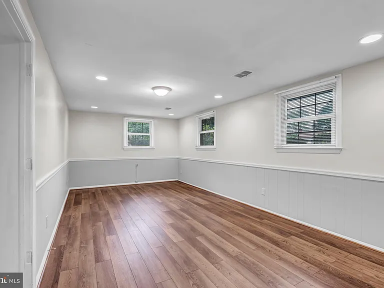 14715 Lock Dr — Photo 27