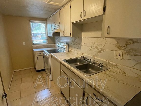 3rd image of 8730 N 48th St #B