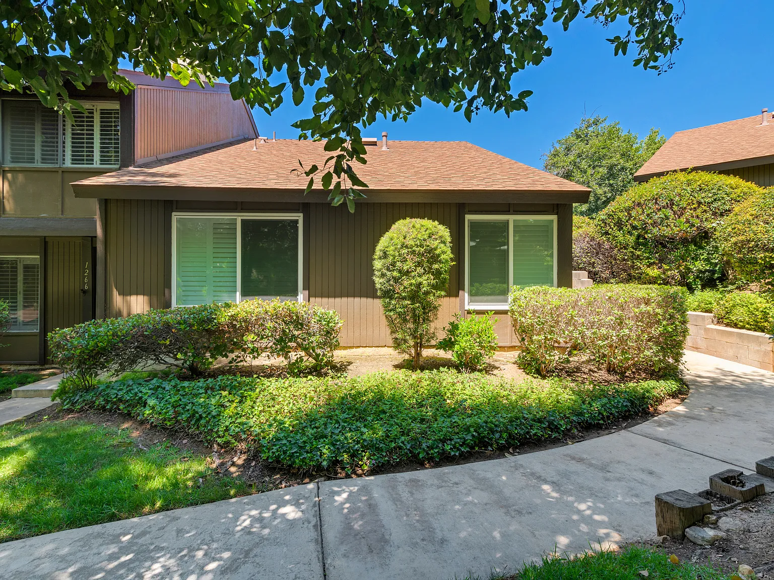 3 bed, 1076 sqft, $4,150 — Photo 3