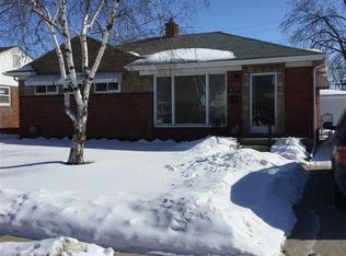 26260 Hoffmeyer St, Roseville, MI 48066