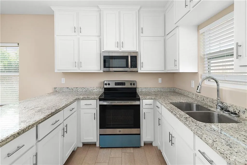 3 bed, 2.0 bath, 1052 sqft, $1,350 — Photo 3