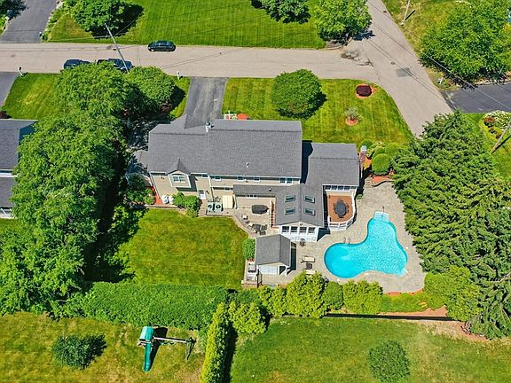 4th image of 45 Massasoit Dr
